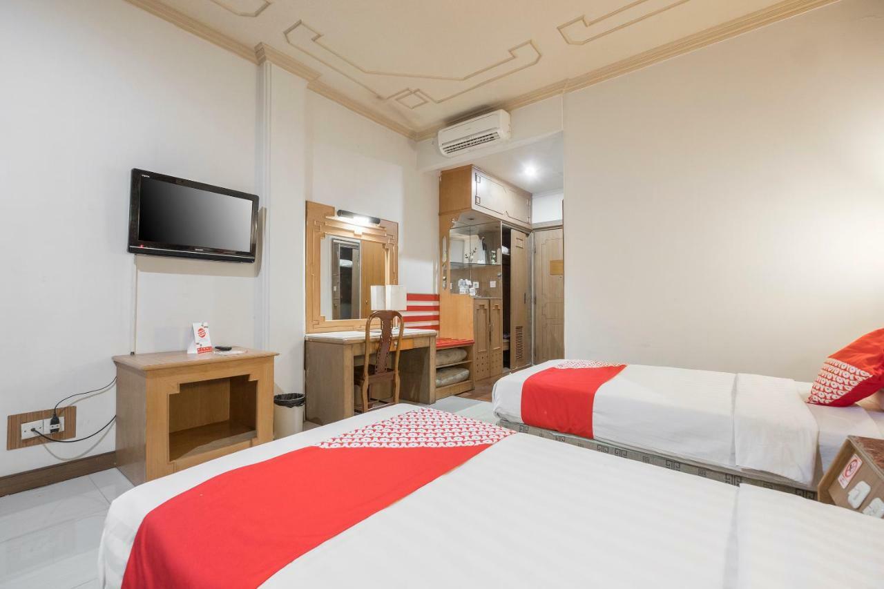 Oyo 821 Hotel Dinasti Makassar Exterior foto